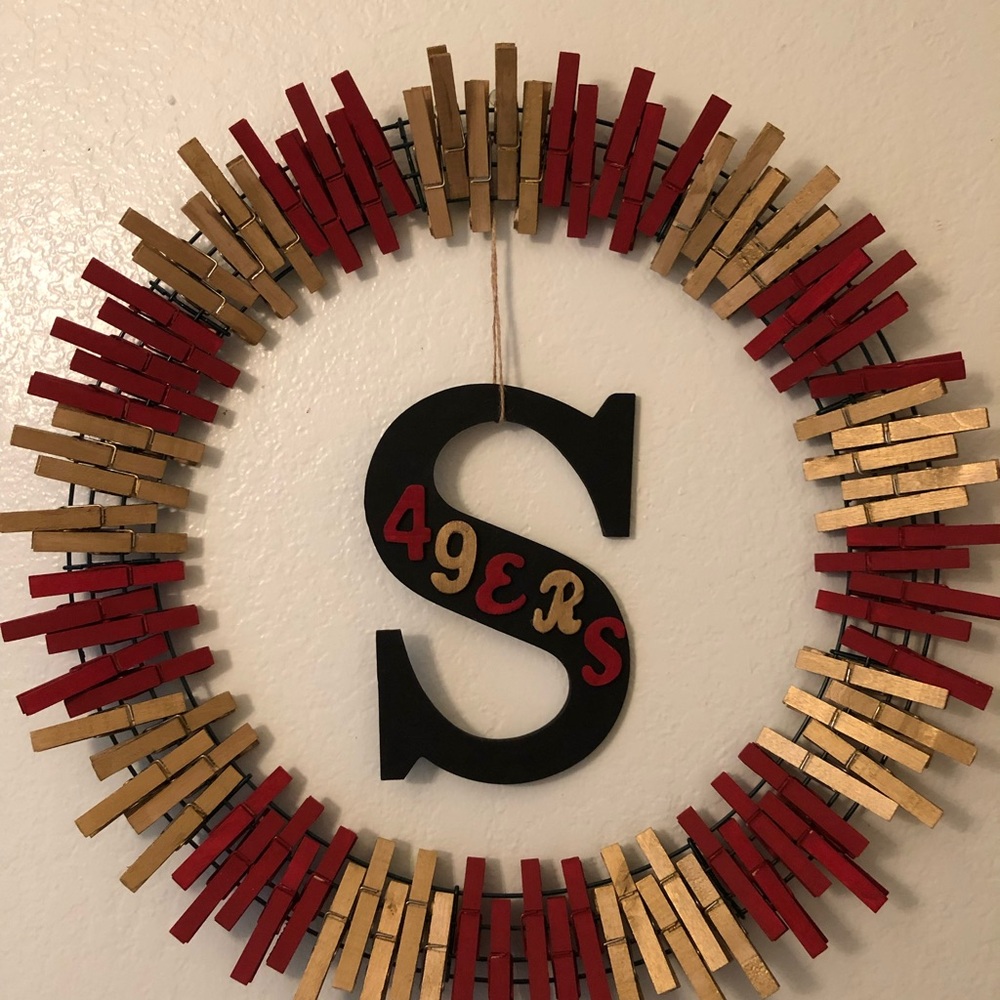 Decorate wreaths